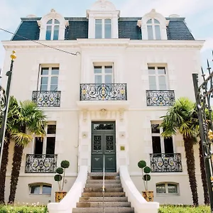 https://lascott-hotel.inbrittany.com